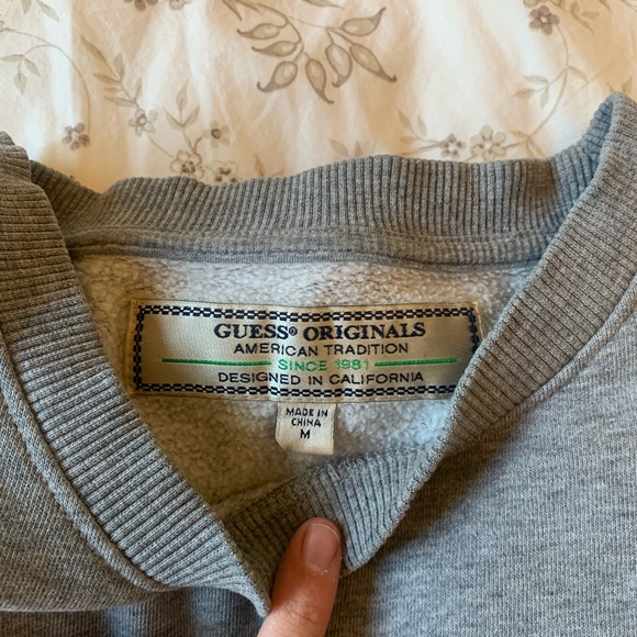 Guess Crewneck - Picture 3 of 3